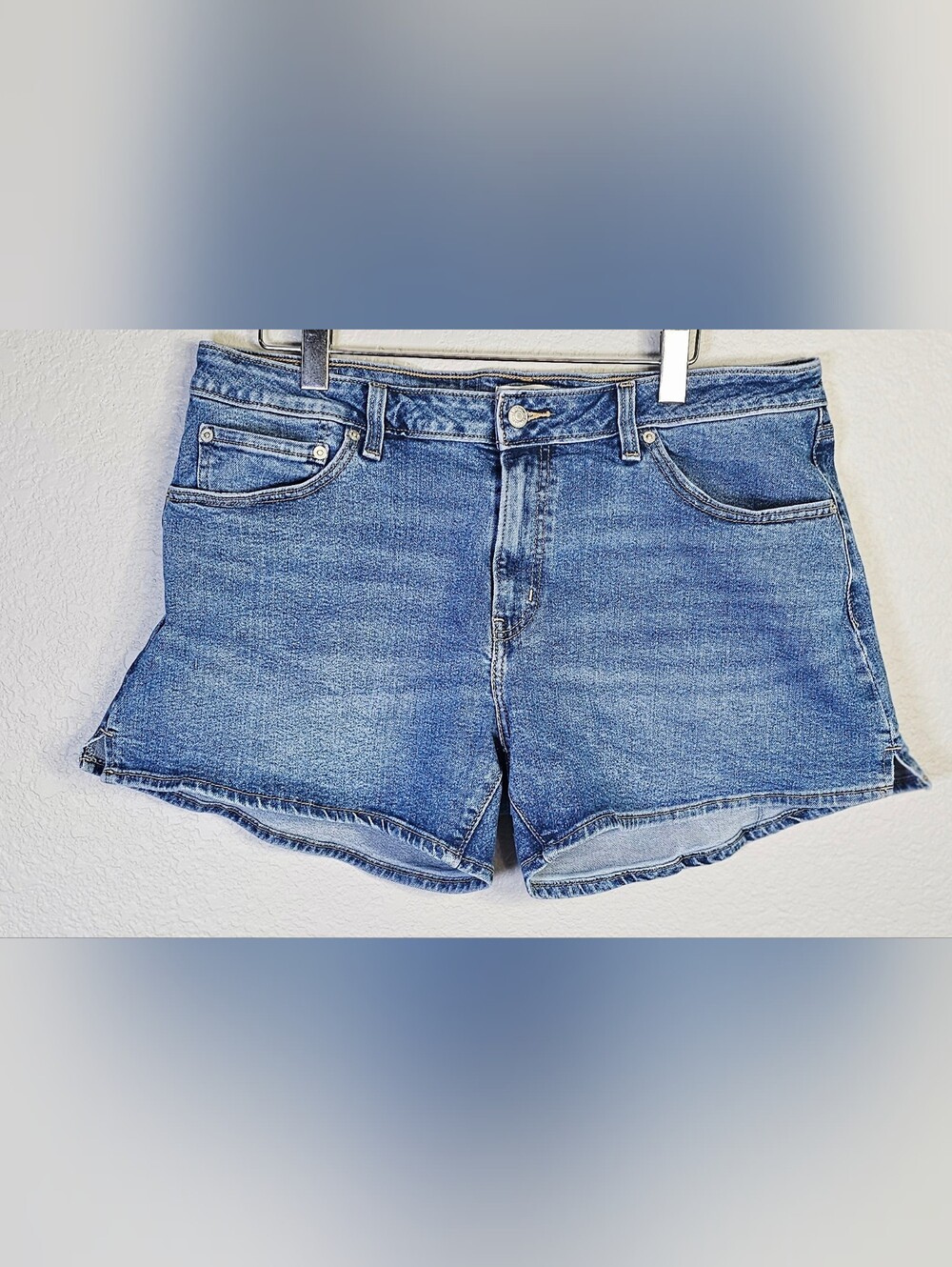 Levi’s A-Line Denim Shorts Women’s 33 Mid Rise Stretch Medium Wash - Picture 7 of 7